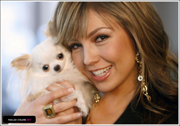 http://www.thalia-online.net/photos/albums/gallery/appearances/2007/ABCRadio/HQ/normal_05.jpg